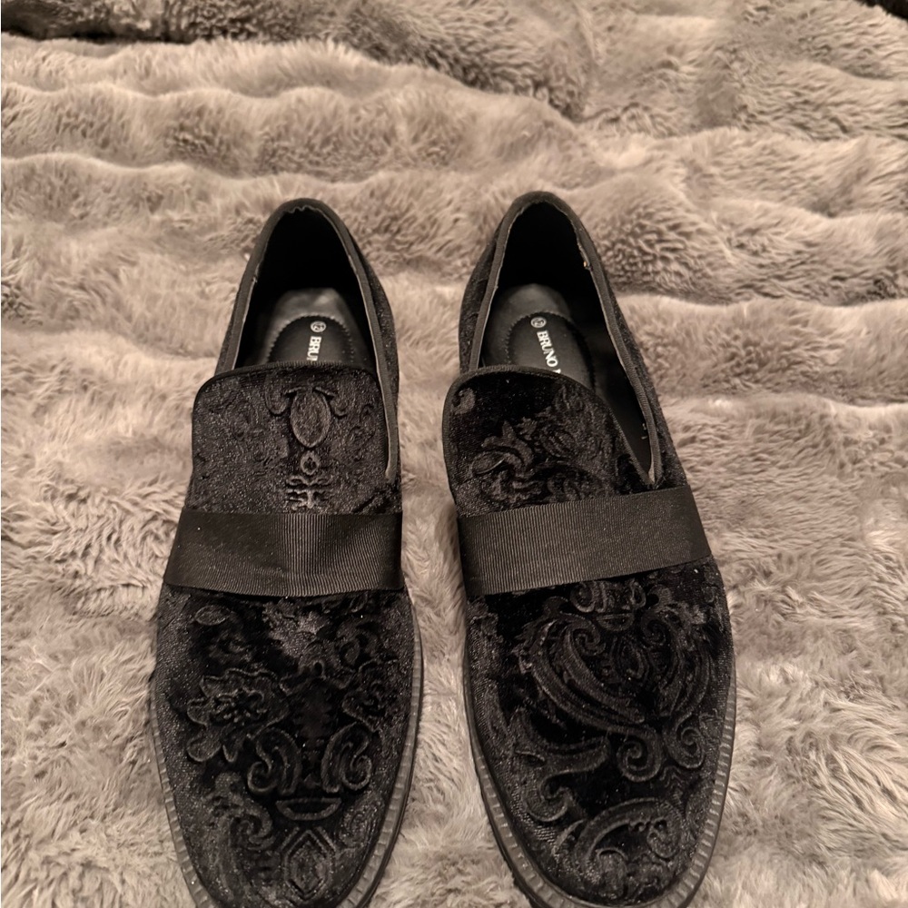 Dress shoes